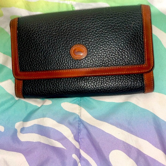 Dooney & Bourke Handbags - Dooney and Bourke wallet